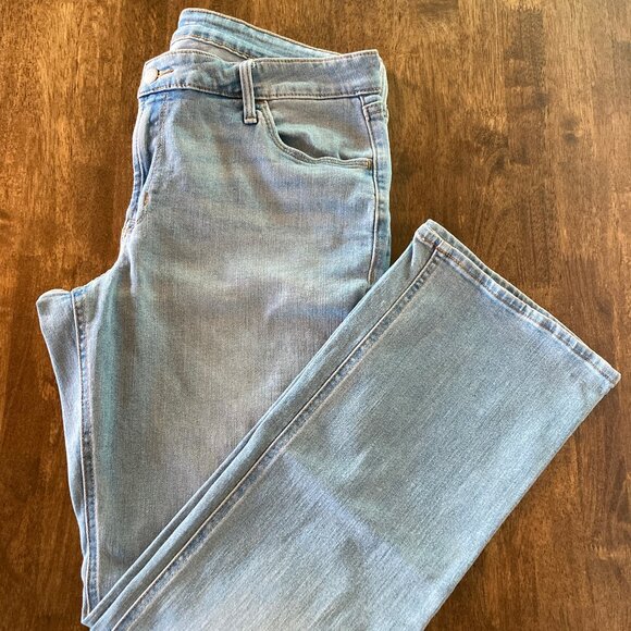 Old Navy Mid-Rise Wow Boot-Cut Light Wash Jeans for Women Size 14 NWOT! - Picture 1 of 6